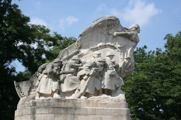 La sculpture en ville : du jardin à la chapelle